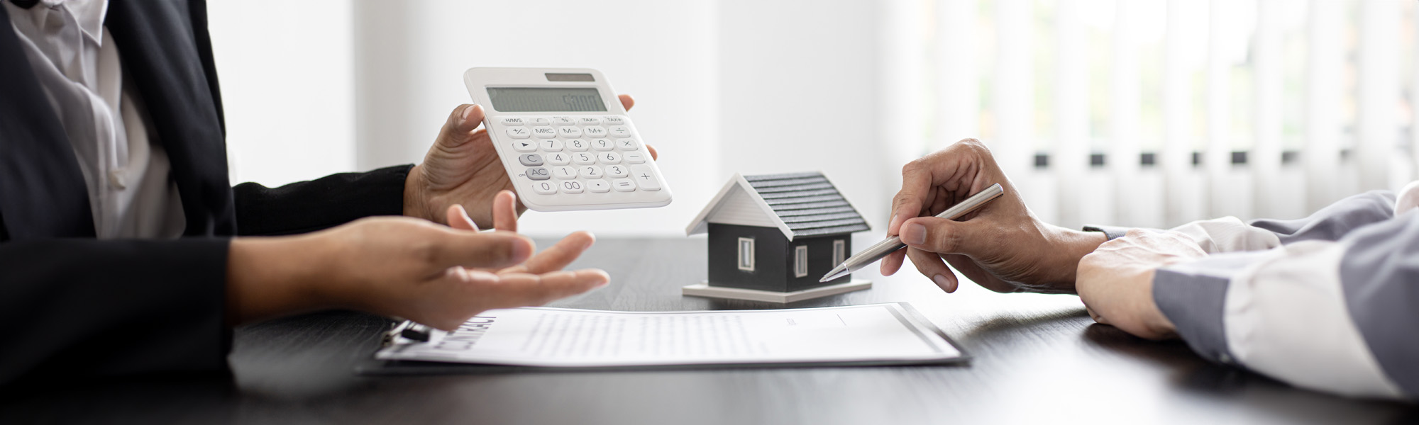 female salesman is negotiating a home transaction