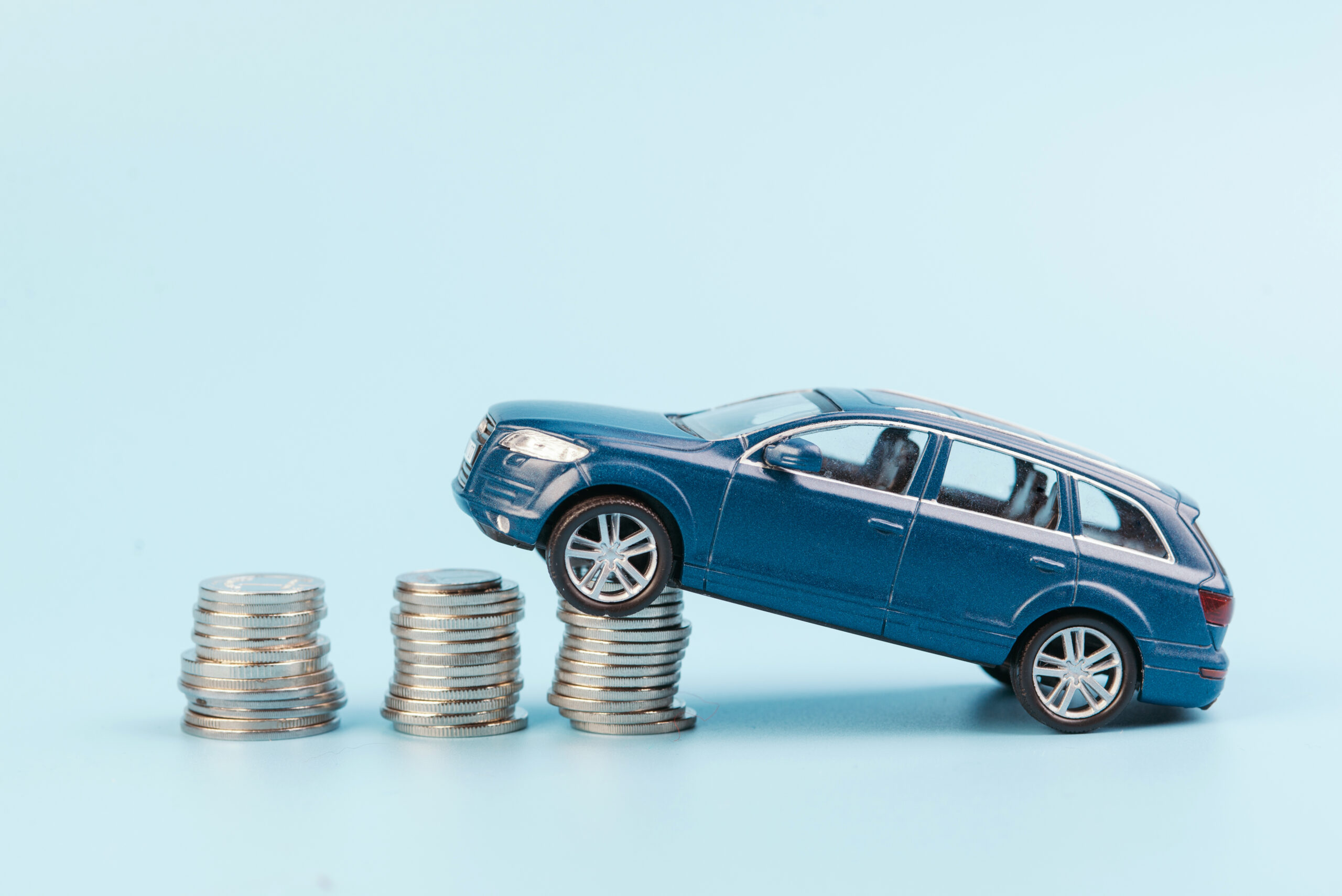 Blur Car SUV on coins background : Car loan, Finance, saving money, insurance and leasing time concepts.